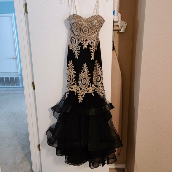 david's bridal black and gold prom dress Halter Neck A-line Prom Dresses Beaded Sparkly Formal Dresses BD026 –  Viniodress main image 0